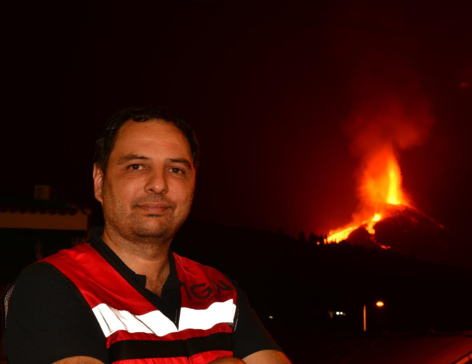 José Luis Valle, ingeniero del Instituto Geográfico Nacional desplazado en La Palma. 