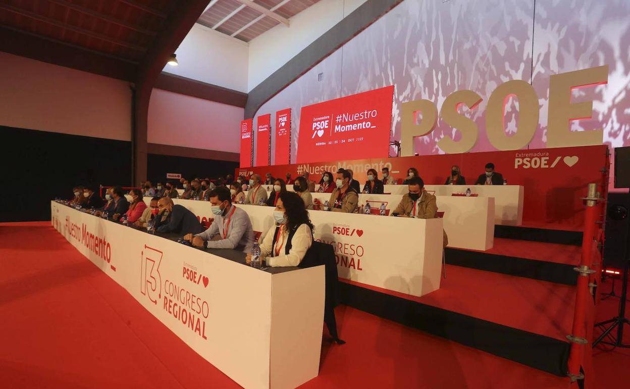 Miembros de la Ejecutiva de Vara elegida en el anterior congreso esta mañana en Mérida. 