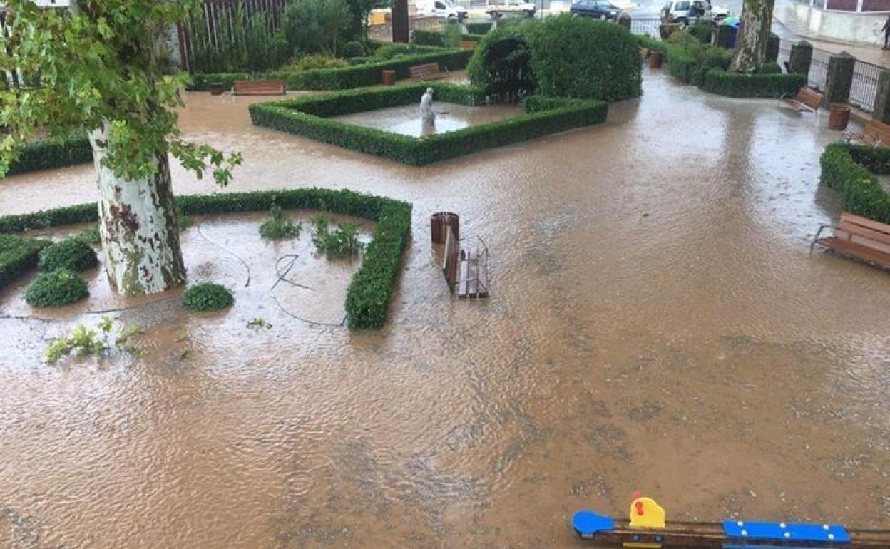 Imágenes de las inundaciones que ha provocado la lluvia en Almedral.