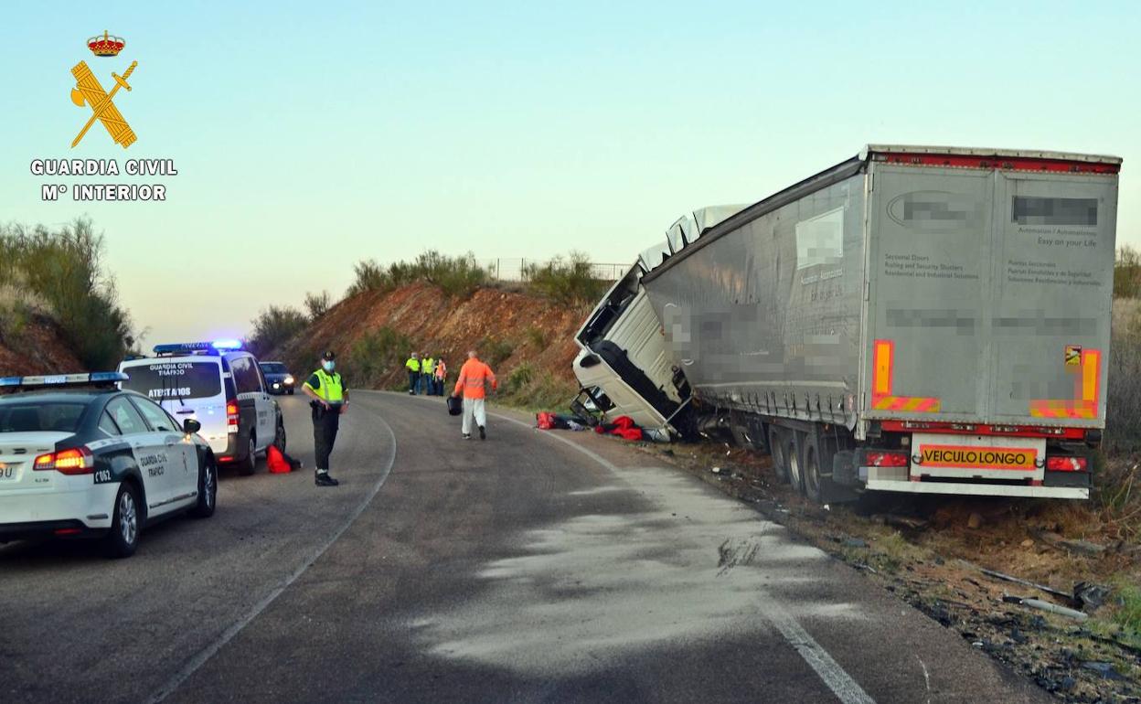 Así quedó el camión tras el accidente.