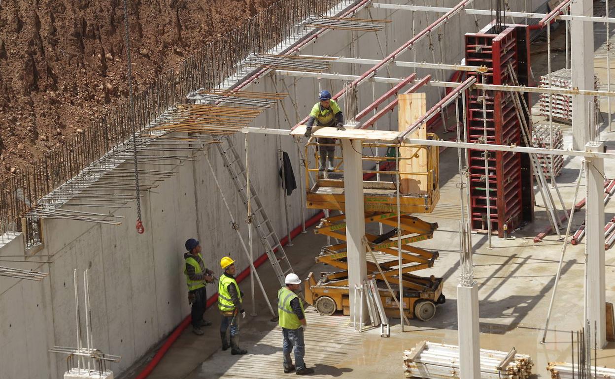 El contrato más habitual en la construcción es el que se realiza por obra y servicio. 