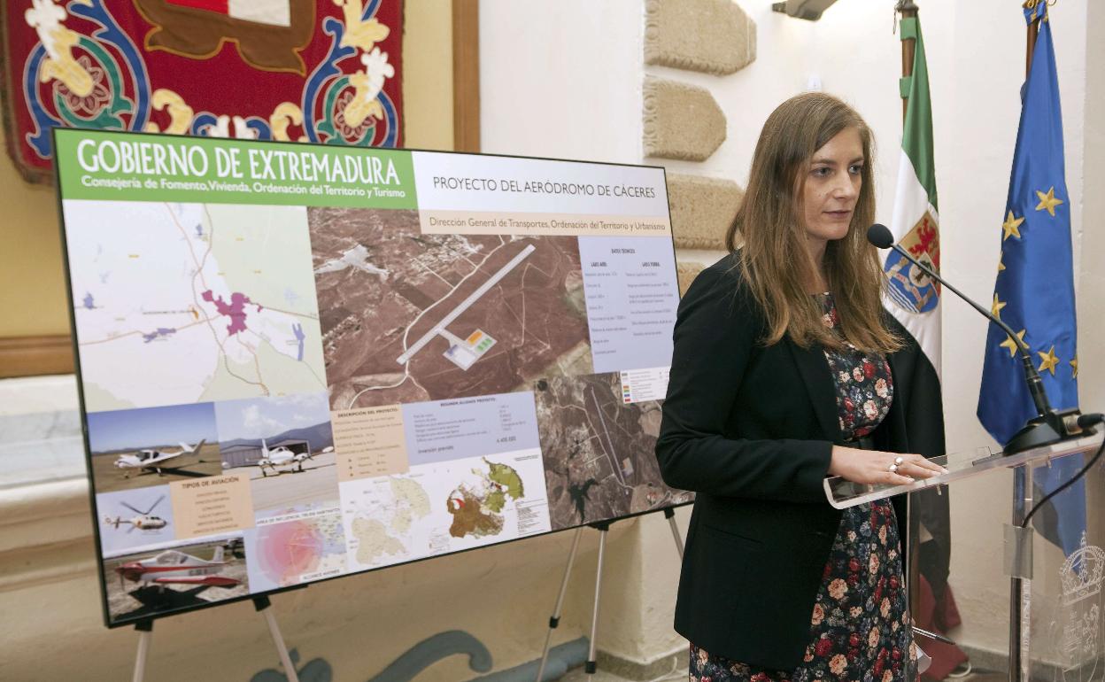 Presentación oficial del proyecto del aeródromo en el Palacio de la Isla en octubre de 2014. 