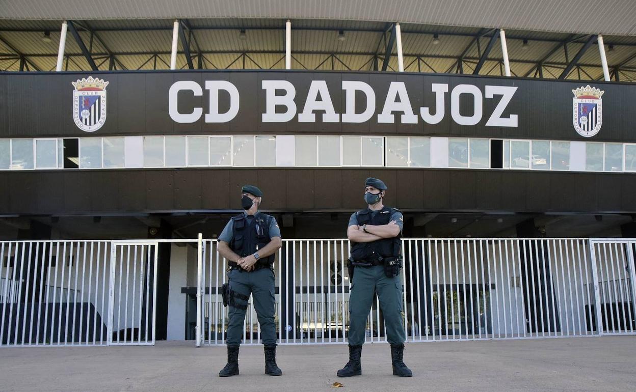 La Guardia Civil durante el registro que tuvo lugar el 27 de julio en el Nuevo Vivero. 