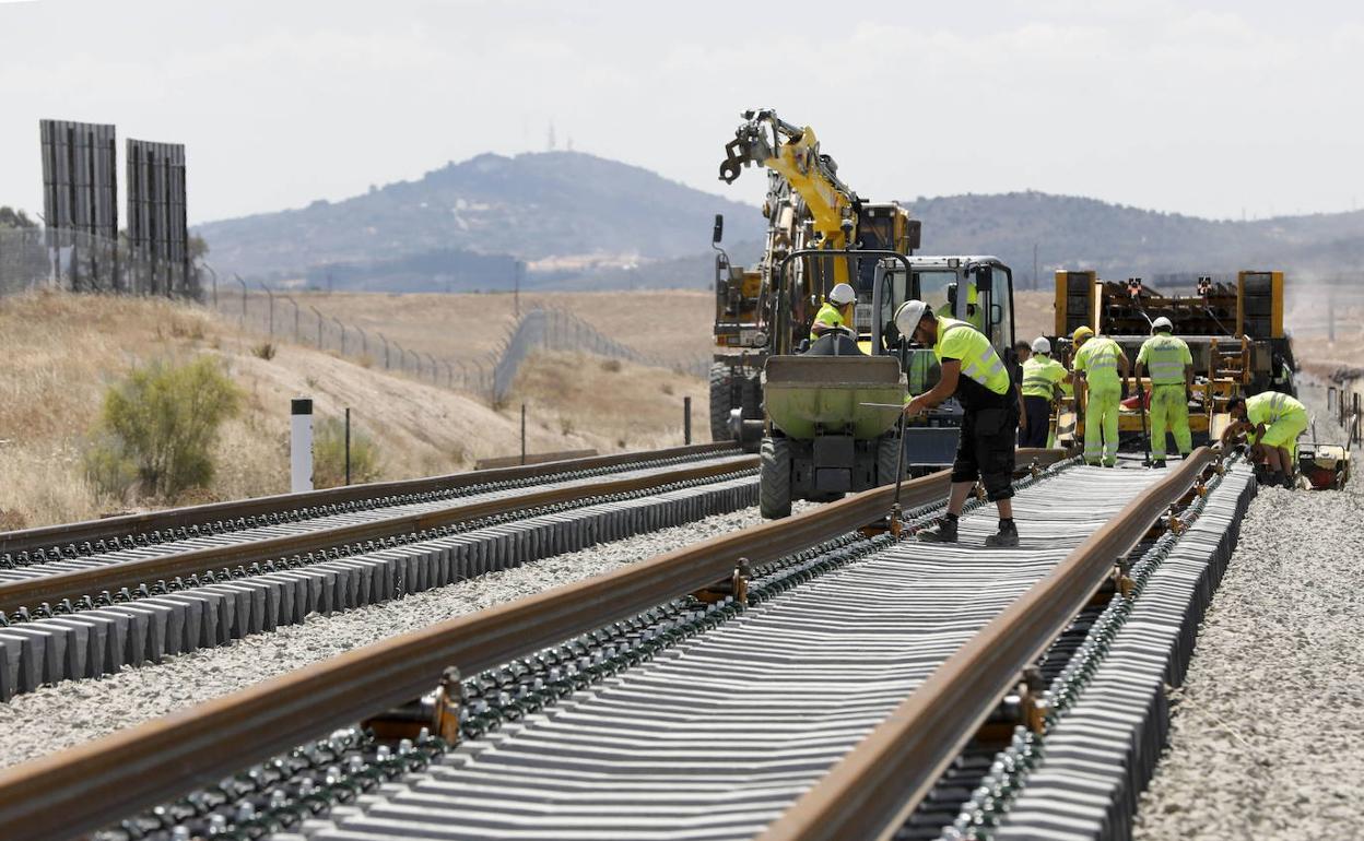 La ejecución de las obras de la alta velocidad están entre las que más se han encarecido.
