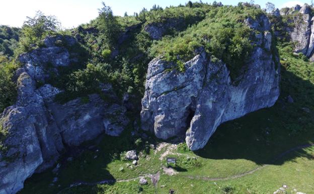 Vista aérea de la cueva de Stajnia, en Polonia.