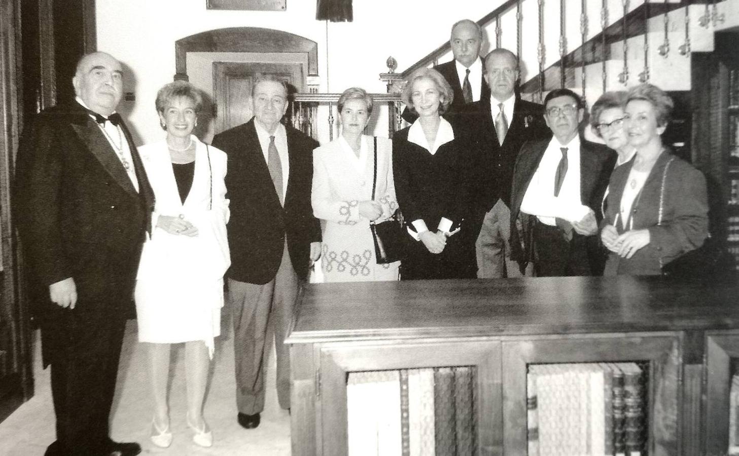 Año 1995. Inauguración en la Real Academia Española (RAE) de la Lengua, de la sala con el legado del matrimonio Antonio Rodríguez-Moñino y María Brey.