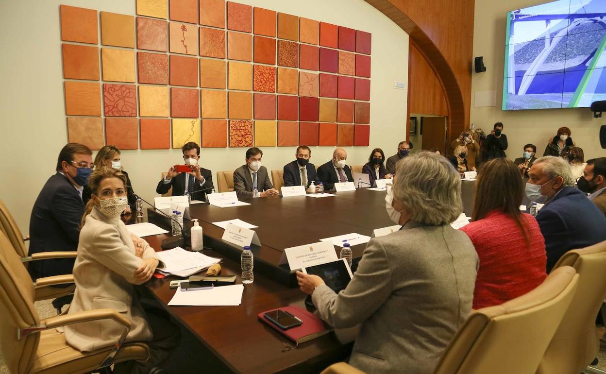 La ministra de Transportes, Raquel Sánchez, en la reunión del Pacto por el Ferrocarril. 