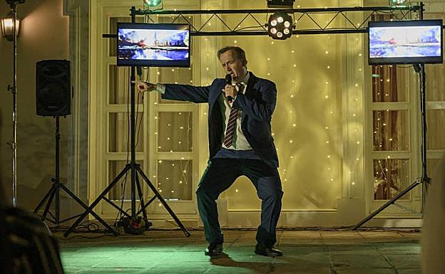 Javier Cámara, como Juan Carrasco, en un fotograma de la serie.