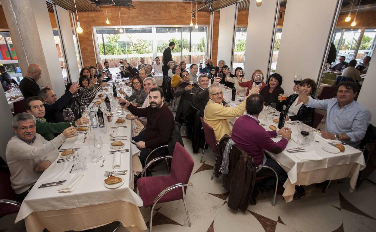 Imagen de una comida de Navidad de trabajadores de la subdelegación de Gobierno de Cáceres en 2018.