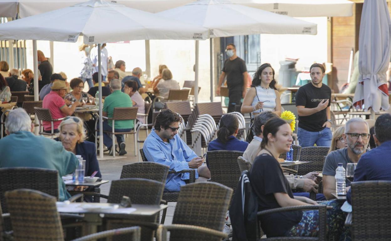 Aspecto de una terraza en la capital en la zona de San Juan. 