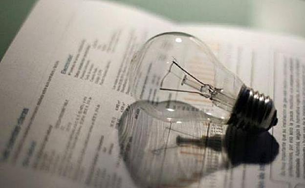 Horario luz 2021: ¿A qué hora será más barata y más cara la luz este jueves?