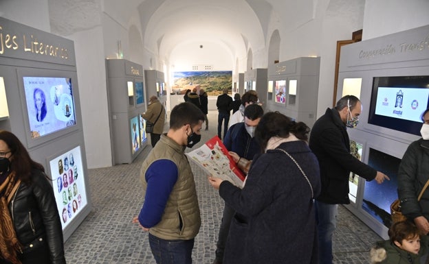 Los pacenses llenaron ayer por la tarde el Hospital Provincial para ver cómo ha quedado la rehabilitación. 