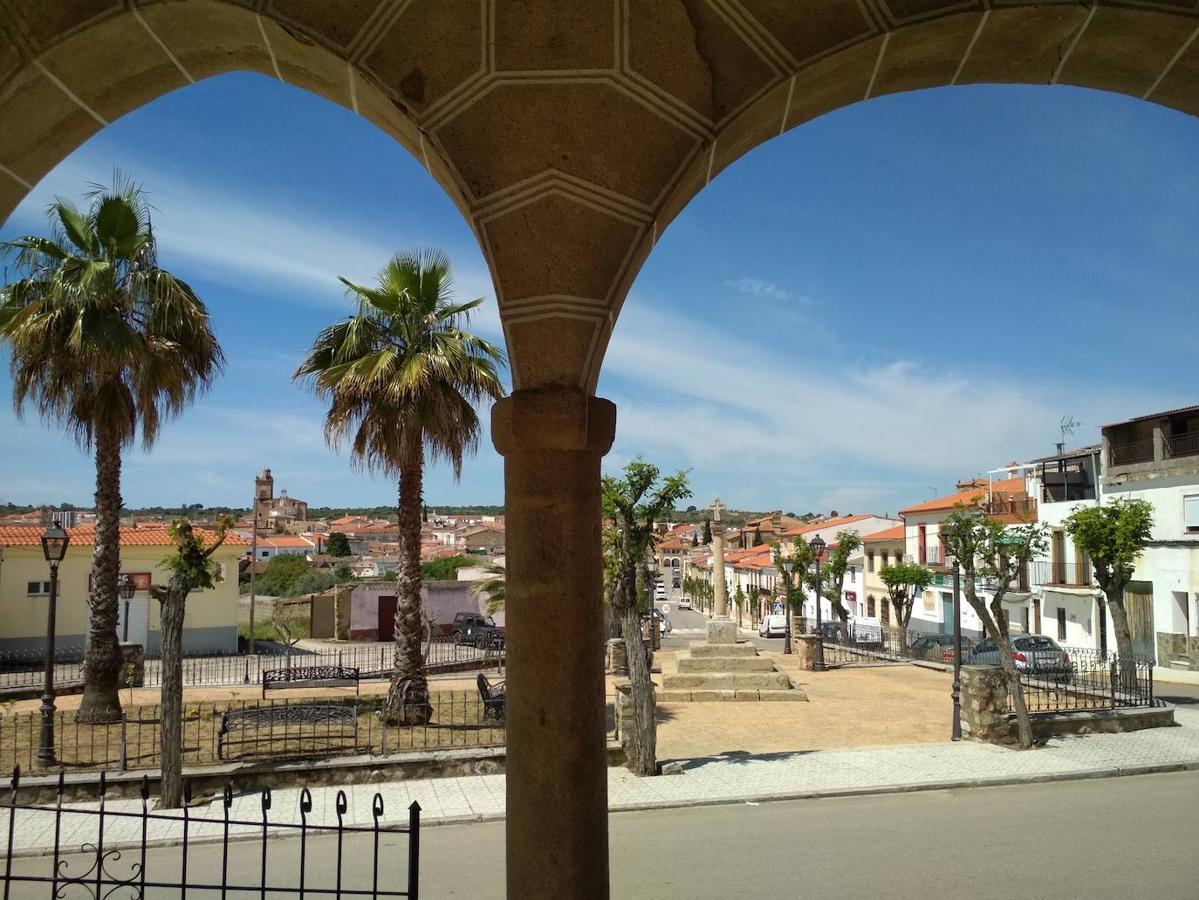 En Garrovillas de Alconétar se encontraron dos tesoros, en 1818 y 1850; pero uno lo tiraron los jornaleros que lo descubrieron, según ellos al ser monedas muy viejas que ya no se podían usar para comprar algo.