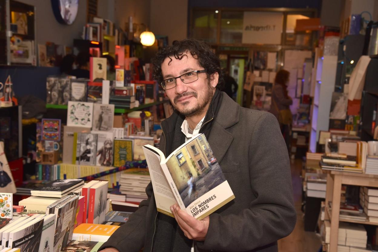 Álex Chico, en La Puerta de Tannhäuser, donde ha presentado 'Los nombres impares'. 