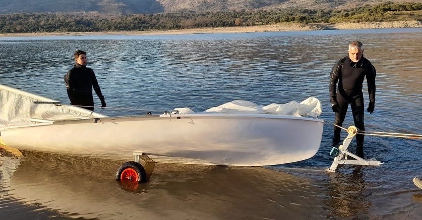 Fotos: Rescate de un deportista con hipotermia tras volcar su embarcación en Plasencia