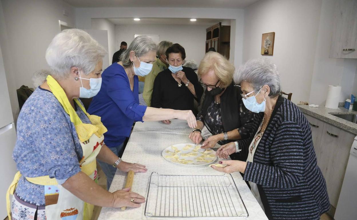 Mayores participantes en el programa de acompañamiento que funciona en Mérida. 