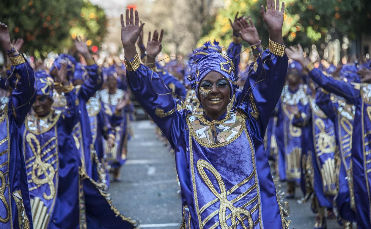 Comparsa La Kochera en el desfile del Carnaval de Badajoz de 2020. 