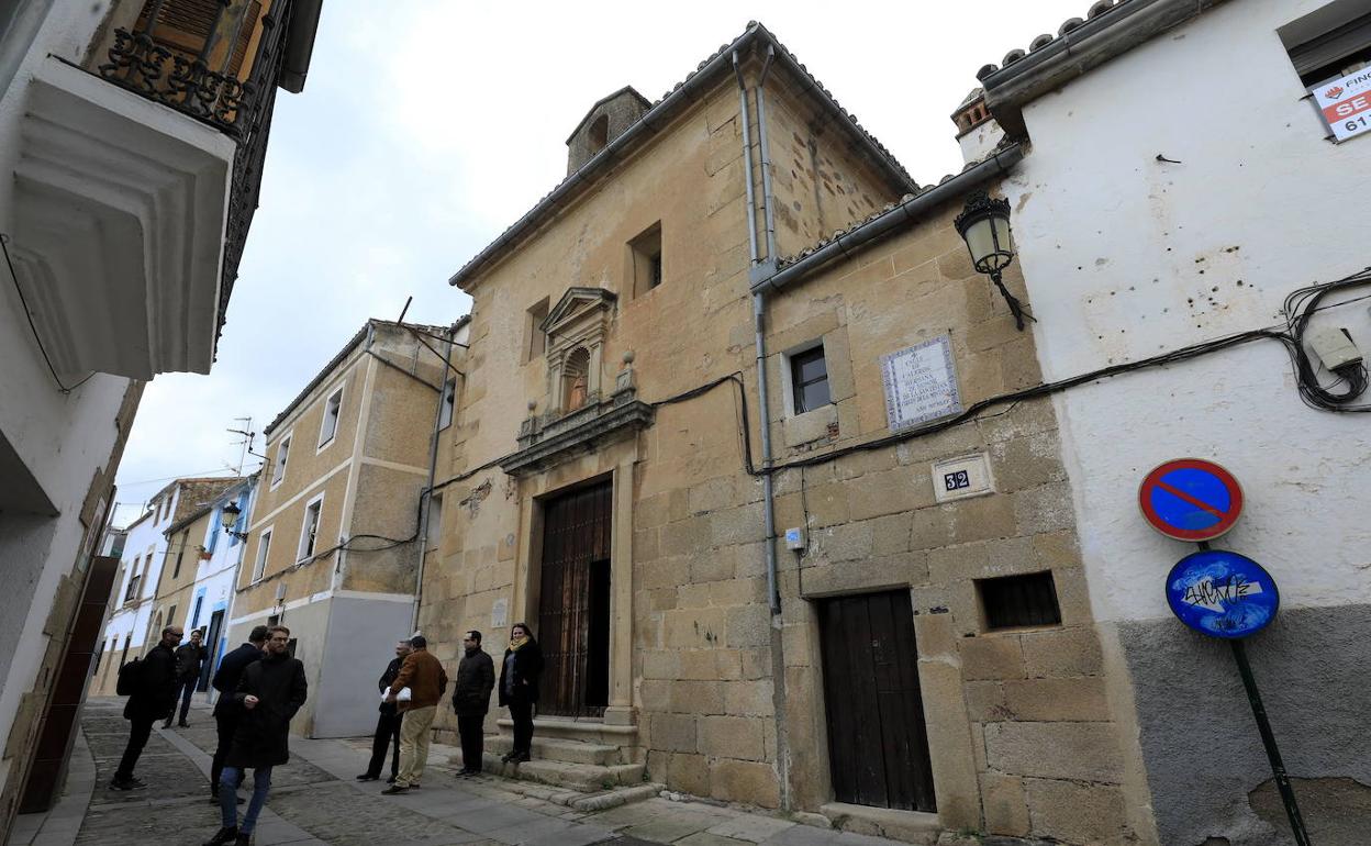 Fachada de la ermita del Vaquero, en la calle Caleros. 