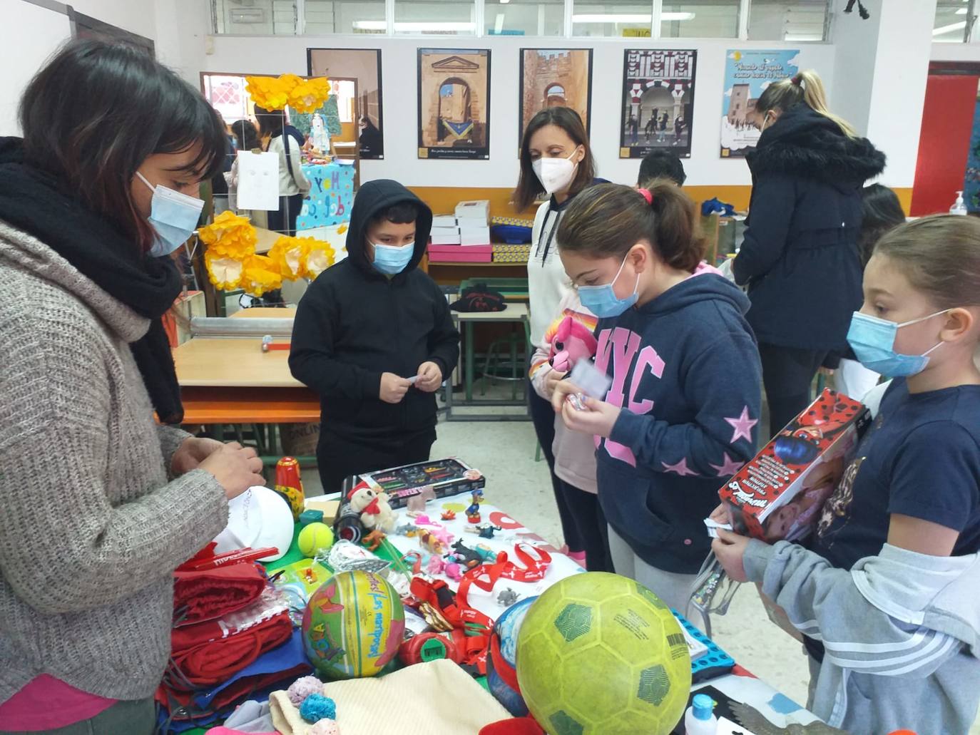Mercadillo de trueque en el Manuel Pacheco. 
