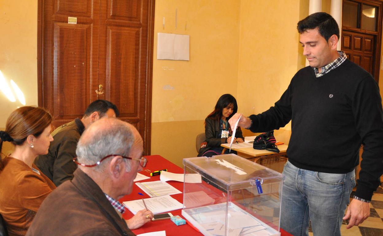 Mesa electoral en las últimas elecciones en Don Benito.