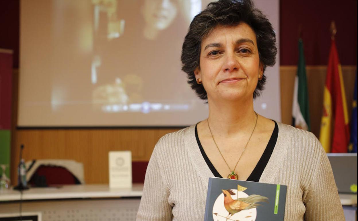 Pilar López Ávila presentó el pasado jueves en la Biblioteca Pública junto a la ilustradora Ester García su libro 'La rebelión de las Veletas'. 