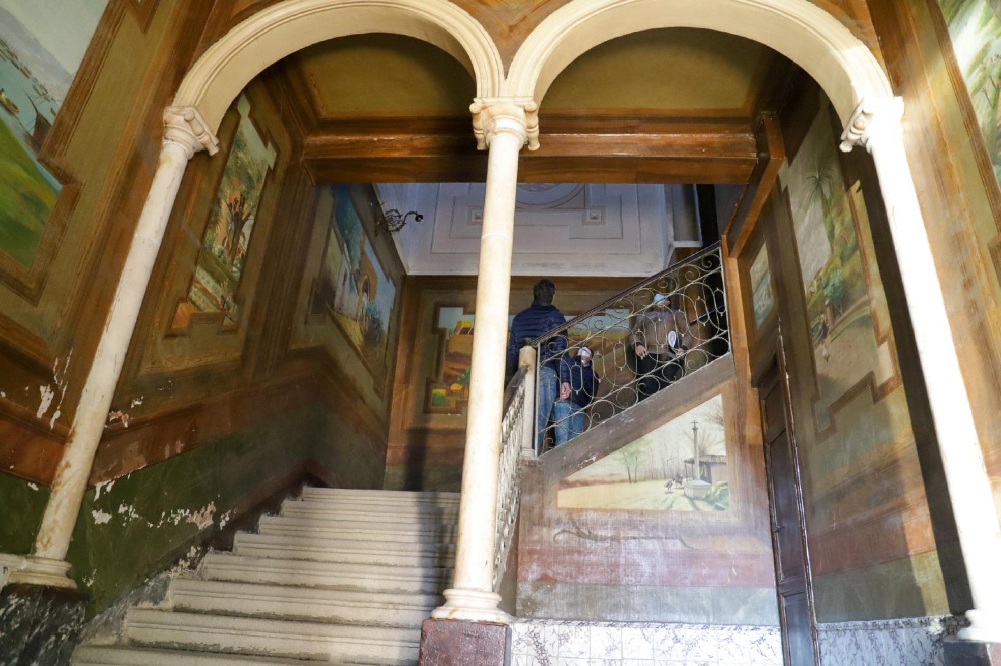 Paredes. La casa guarda en su interior numerosos frescos.