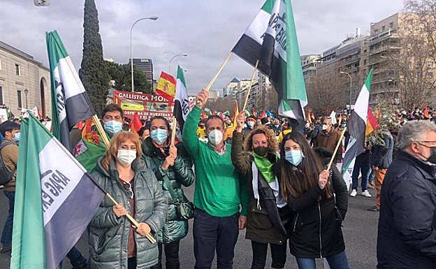 Juan Metidieri, presidente de Apag Extremadura Asaja (centro), ayer en Madrid. 
