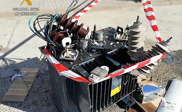 Uno de o sobjetos que cayó del camión en la huida.