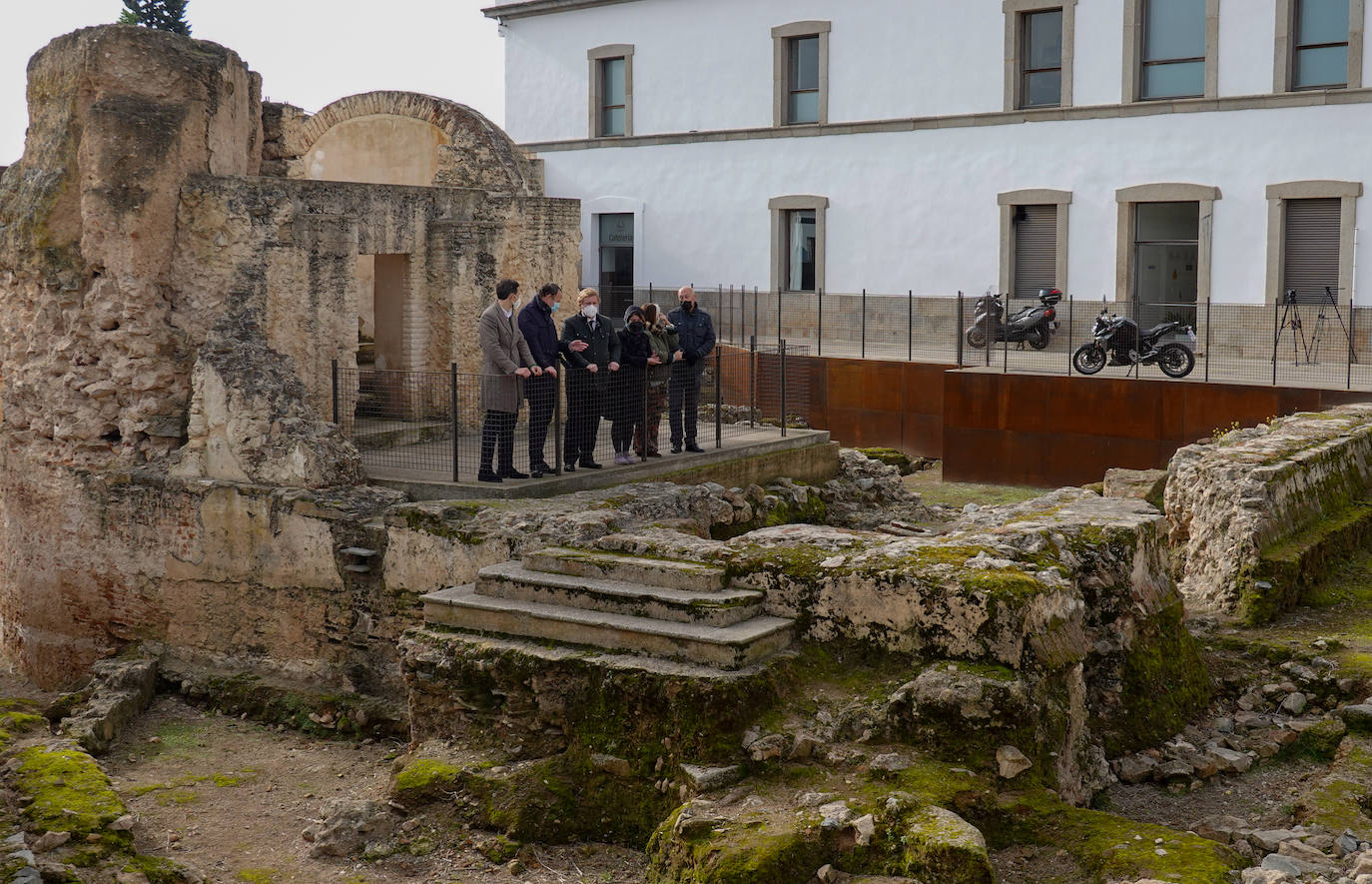 Gragera y Mejías junto a los nuevos restos del palacio Gómez de Solís