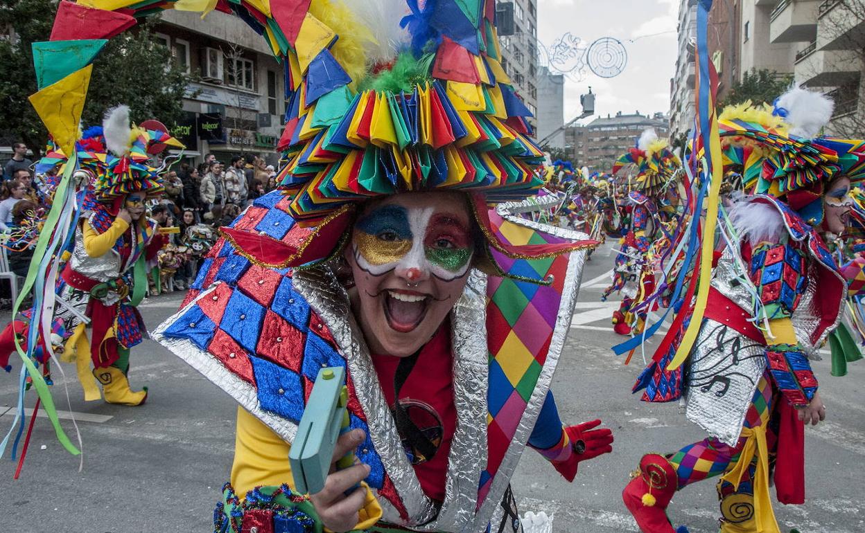 Infectos Acelerados en el desfile de comparsas. 
