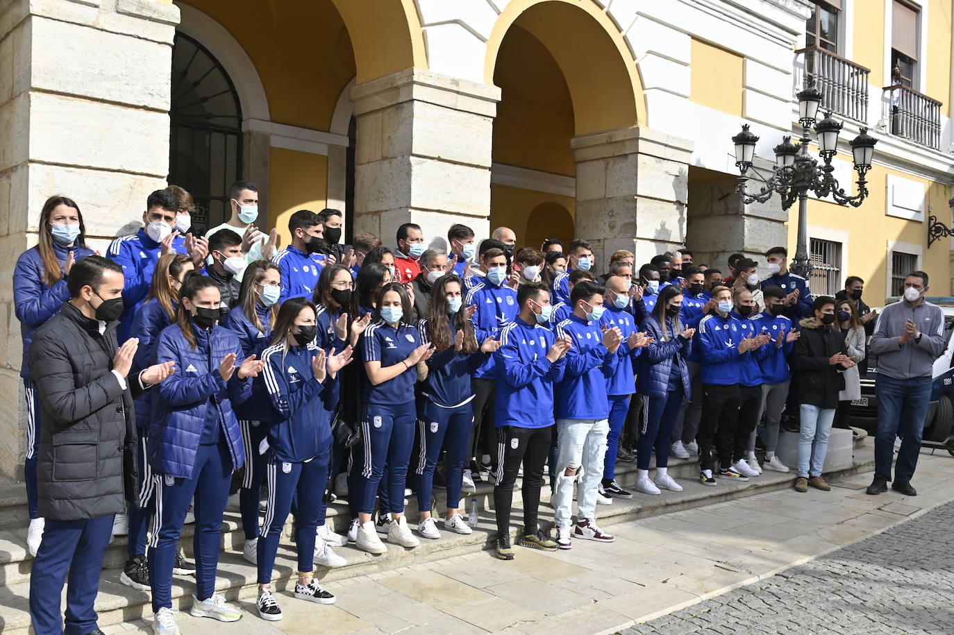 Concentración del CD Badajoz para protestar por las «mentiras» del nuevo grupo inversor 