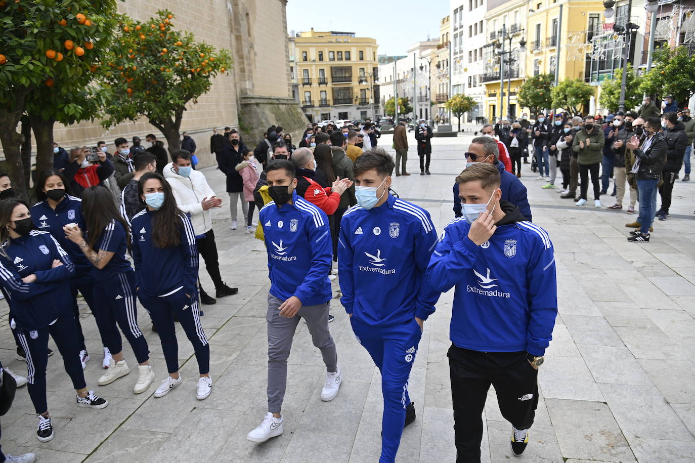 Concentración del CD Badajoz para protestar por las «mentiras» del nuevo grupo inversor 