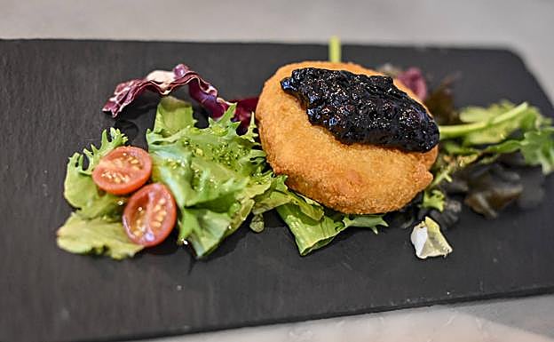 Imagen principal - APERTURA: Abre Agua Bendita, el bar más &#039;hygge&#039; de Badajoz