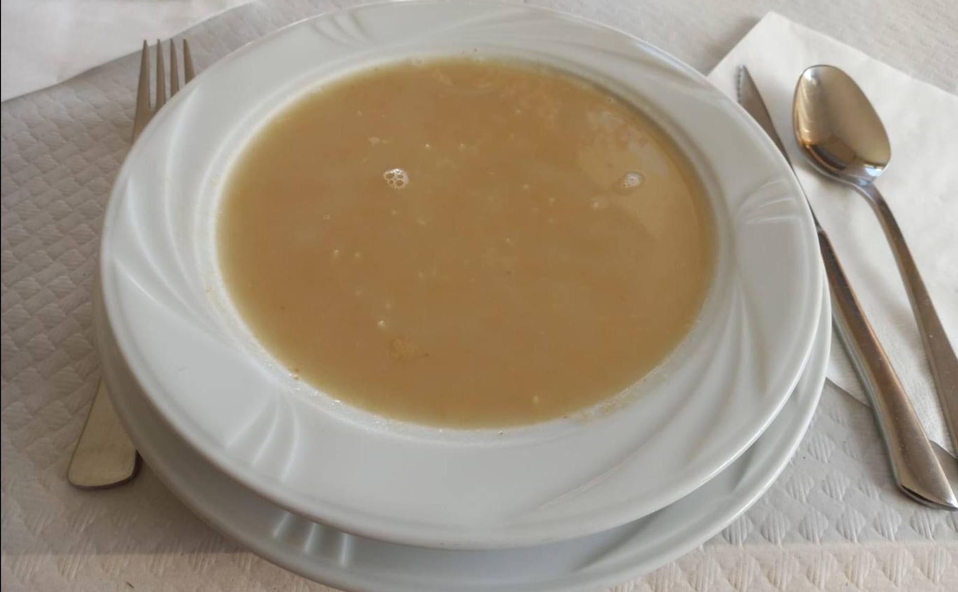 Sopa de la abuela del restaurante Napoléon, en Jerte.