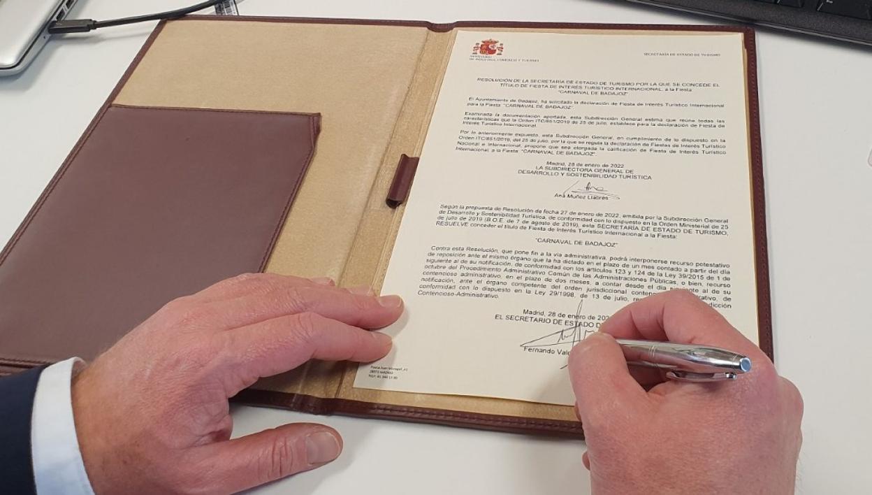 El secretario de Turismo firmó ayer la declaración. 