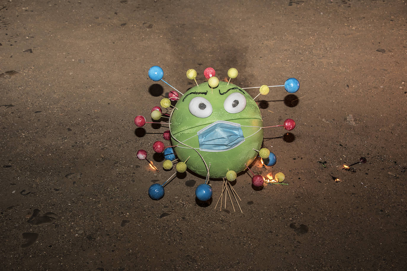 Fotos: Las Candelas de la Margen Derecha de Badajoz, de nuevo sin público