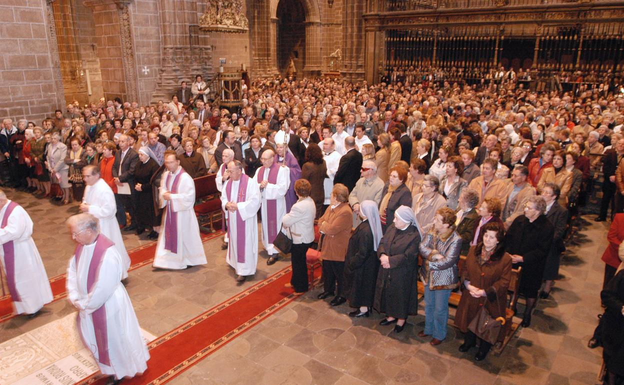 Imagen de archivo de una celebración religiosa en la Catedral de Plasencia.