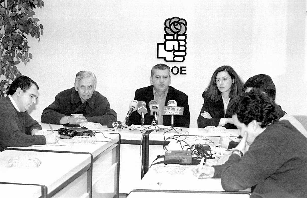 Senadores socialistas de Cáceres, en 1997.