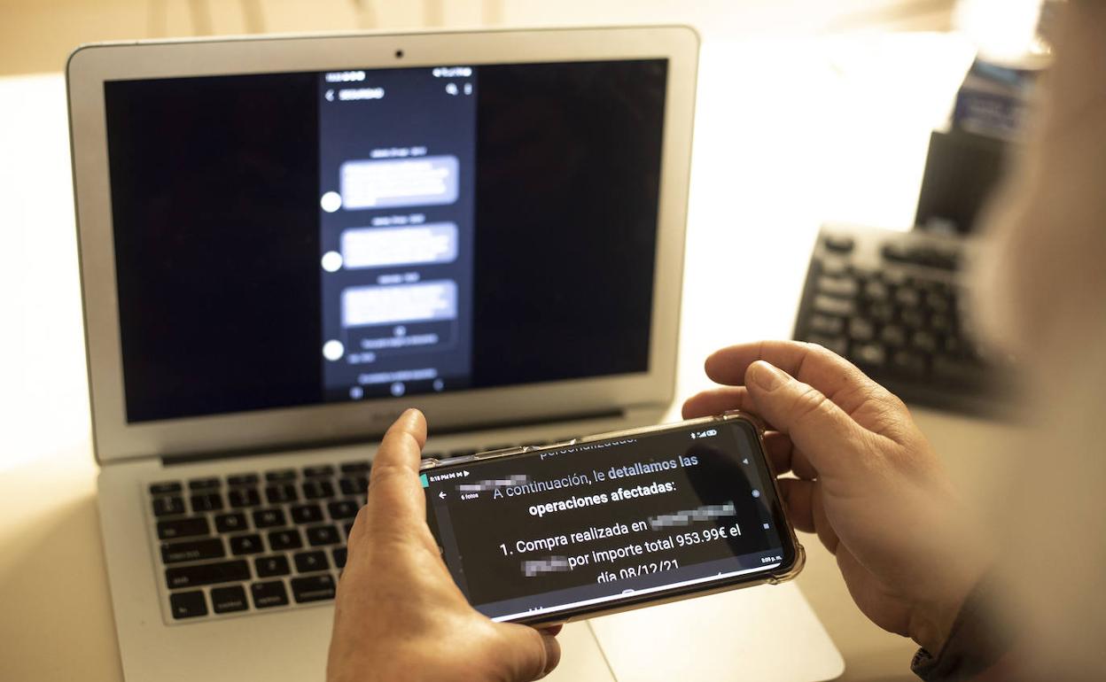 Capturas de pantalla que ha realizado Rubén en donde se le notifica la 'perdida' de 953,99 euros. 