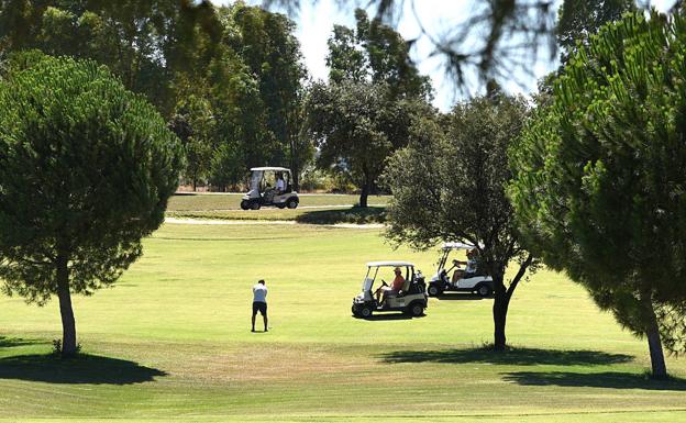 Campo de golf del complejo deportivo. 