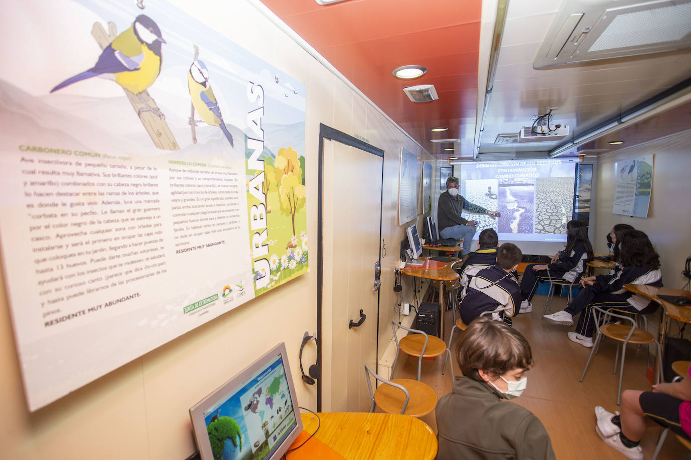 Alumnos de las Josefinas en un aula móvil de naturaleza