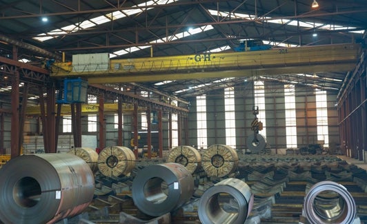 Bobinas preparadas en las instalaciones de Galvacolor, en Jerez, que empezarán a funcionar en una semana. 