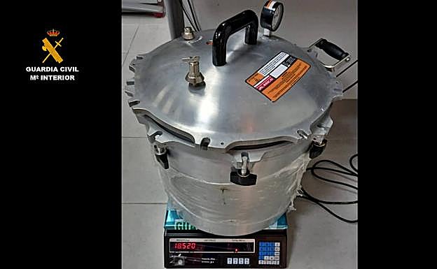 Sucesos en Extremadura: Intervenida en Herrera del Duque una olla express con tres kilos de cocaína procedente de Chile