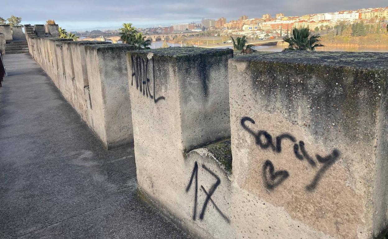 A qué condena se enfrentan los autores de las pintadas en la Alcazaba de Badajoz