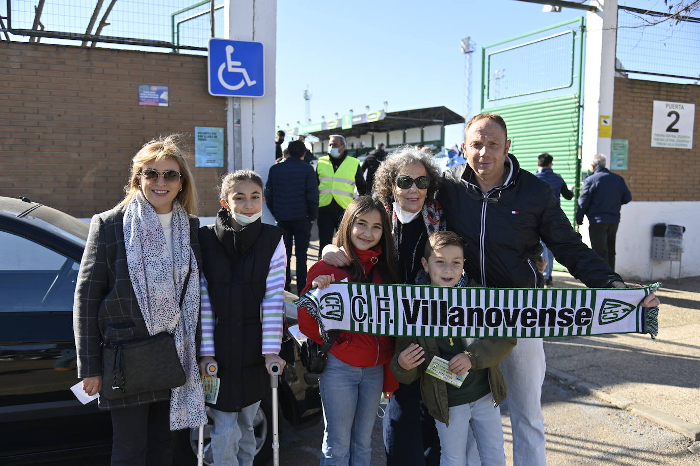 Ambiente en el partido del Villanueva el día de la votación.