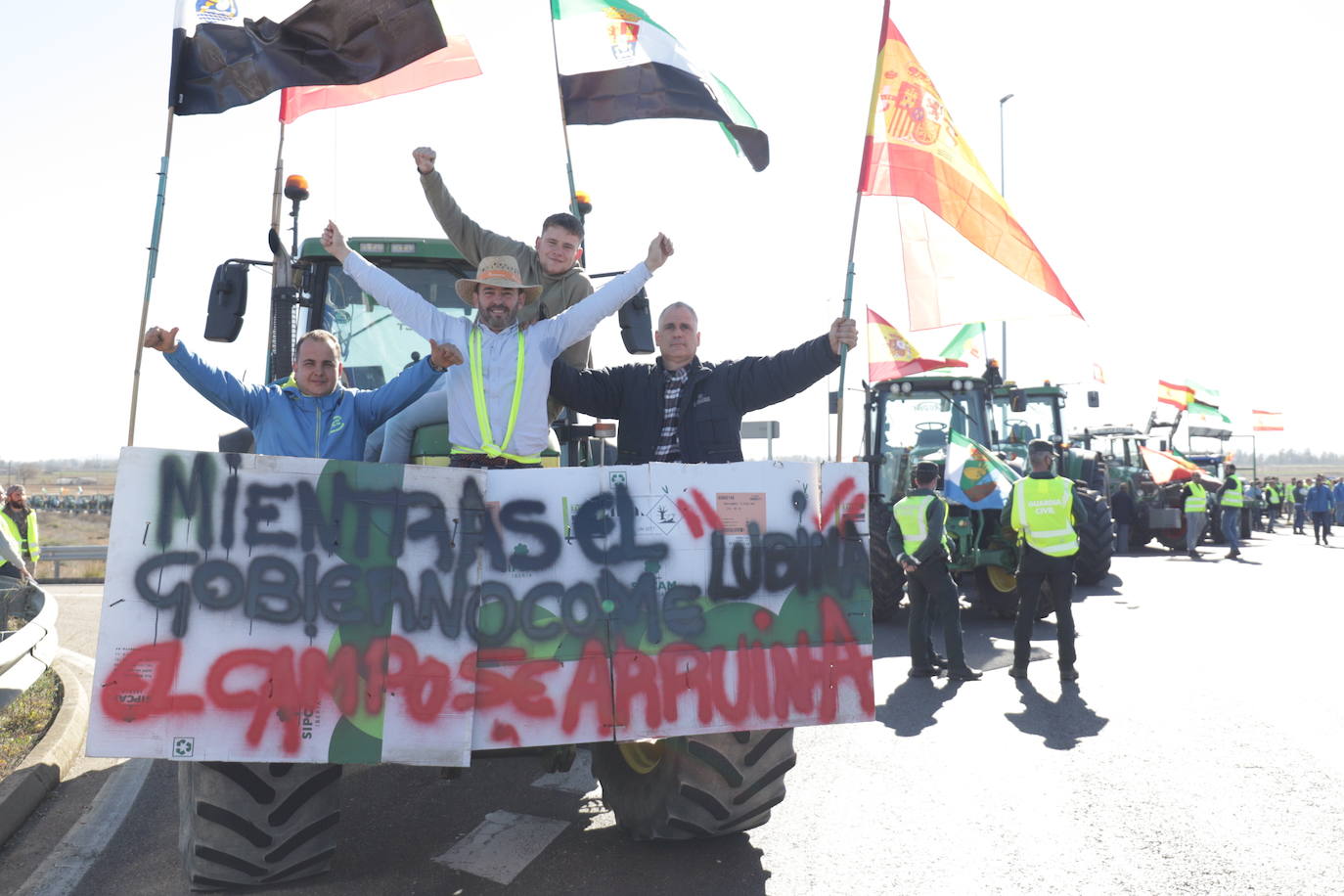 Fotos: Protesta de los agricultores en Miajadas