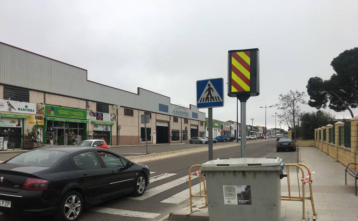 Uno de los radares está siendo instalado en la travesía de Almendralejo.