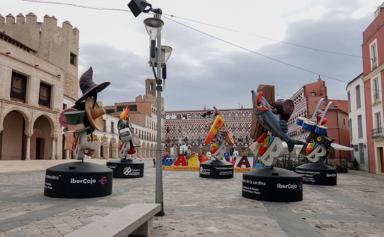 Las esculturas del Carnaval pueden verse ya en la Plaza Alta. 