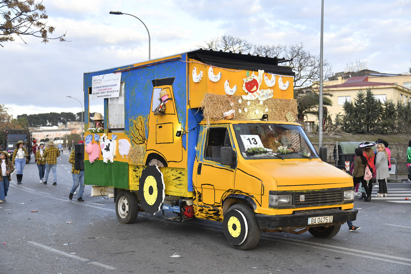 Fotos: Así vivieron el Carnaval de Badajoz los artefactos y grupos menores