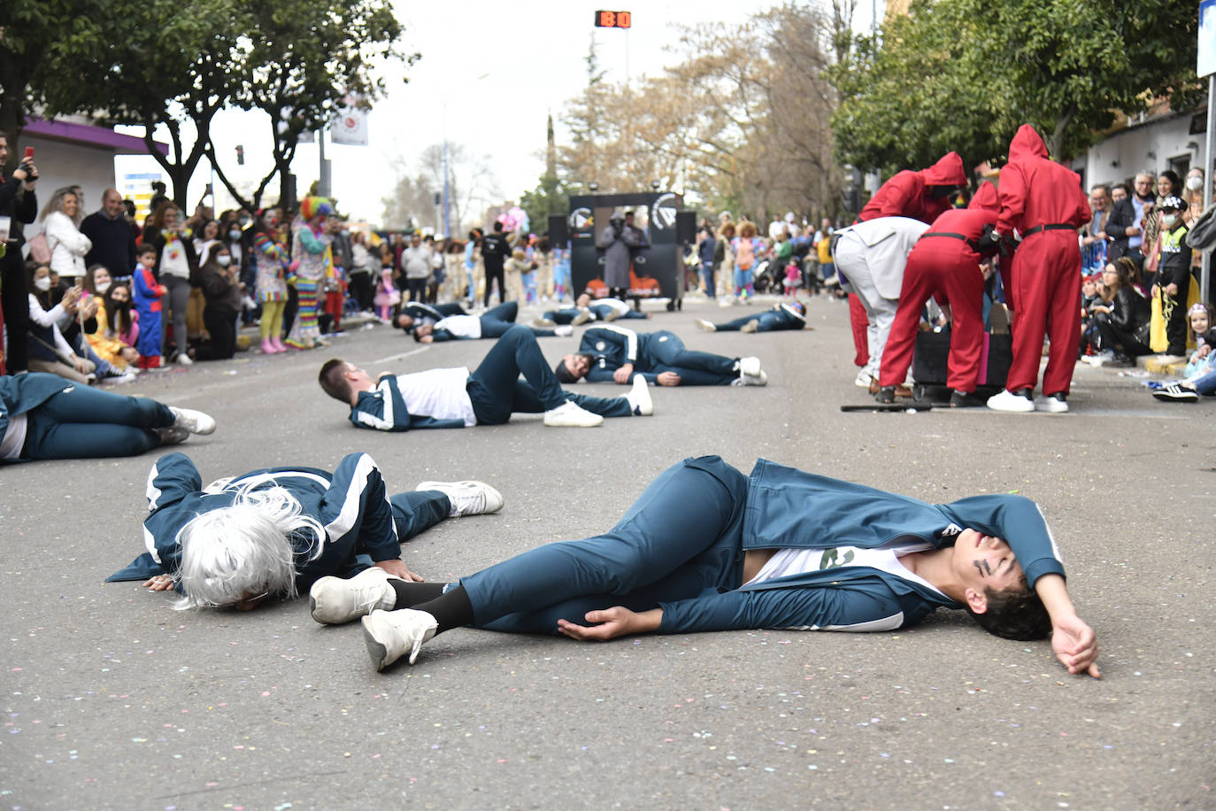 Fotos: Así vivieron el Carnaval de Badajoz los artefactos y grupos menores